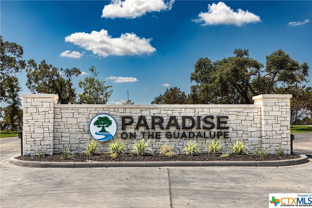 1882 Paradise Aly, Canyon Lake, TX 78133