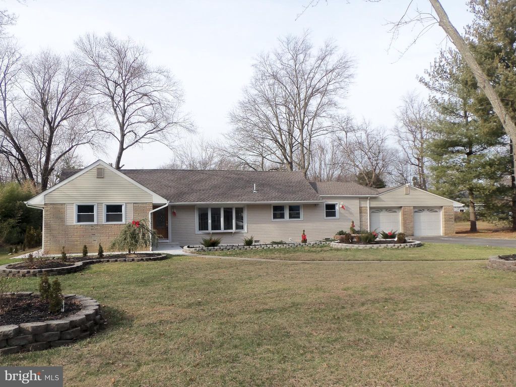 907 Dover St, Cherry Hill, NJ 08002