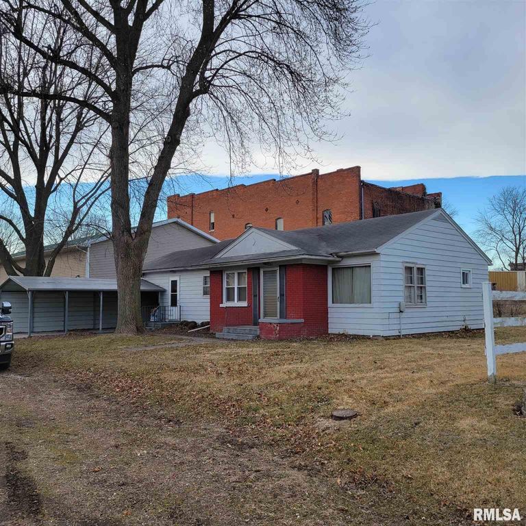 102 E  1st Ave, La Harpe, IL 61450