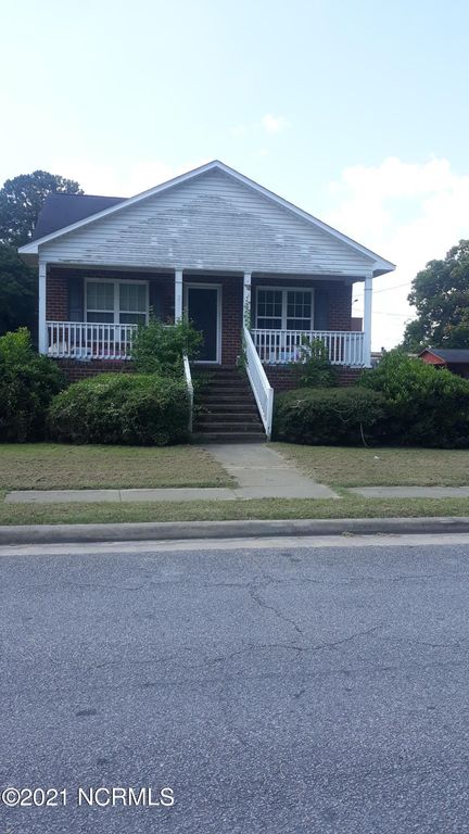 311 W Martin Luther King Jr Dr, Washington, NC 27889