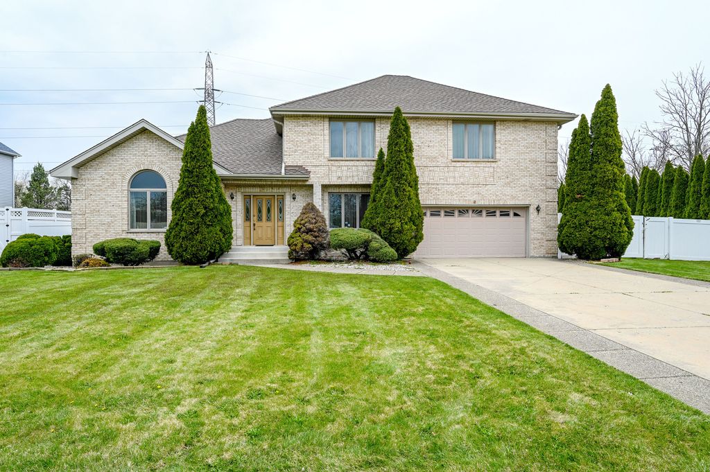 2 Andover Dr, Prospect Heights, IL 60070