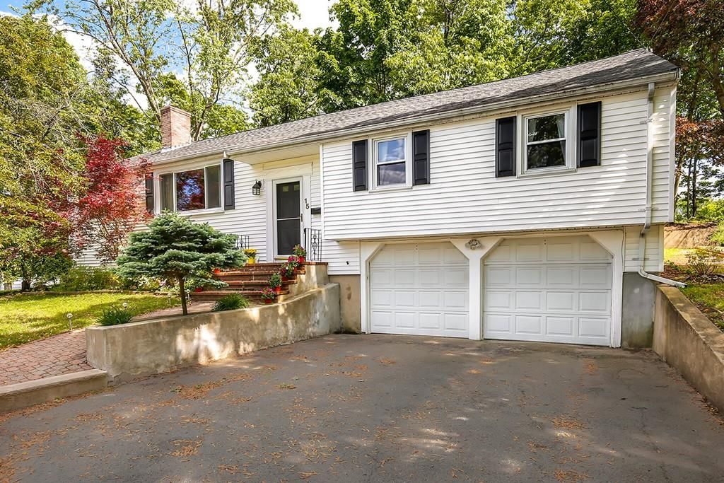 15 Robin Rd, Reading, MA 01867