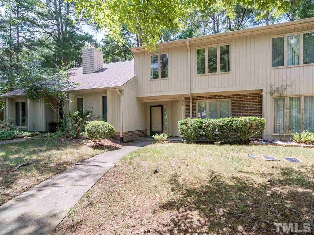 104 Mossbark Ln, Chapel Hill, NC 27514