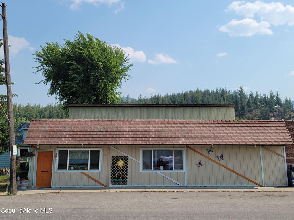 215 Main St, Smelterville, ID 83868