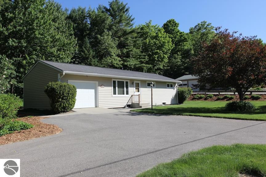 807 airport access road traverse city michigan 49686 usa
