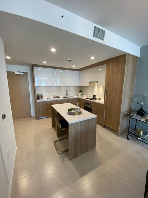 1212 S Flower St #1510, Los Angeles, CA 90015