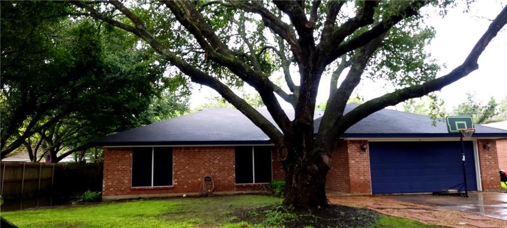 2107 Lark Ln, Taylor, TX 76574