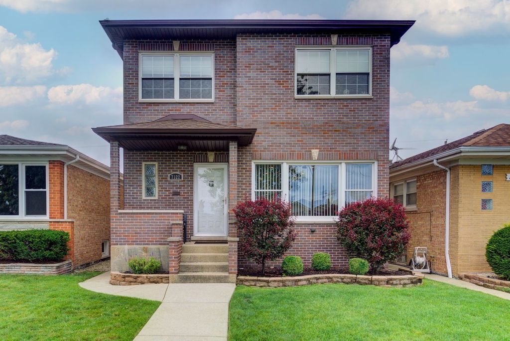 7322 N Oconto Ave, Chicago, IL 60631