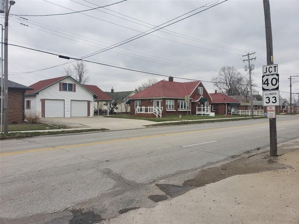 306 E Fayette Ave, Effingham, IL 3 Bed, 3 Bath SingleFamily Home 5