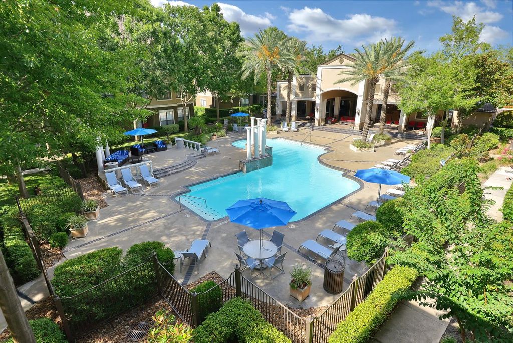 2500 Woodland Park Dr, Houston, TX 77077