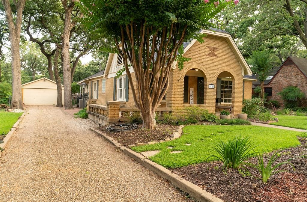 2128 Primrose Ave, Fort Worth, TX 76111