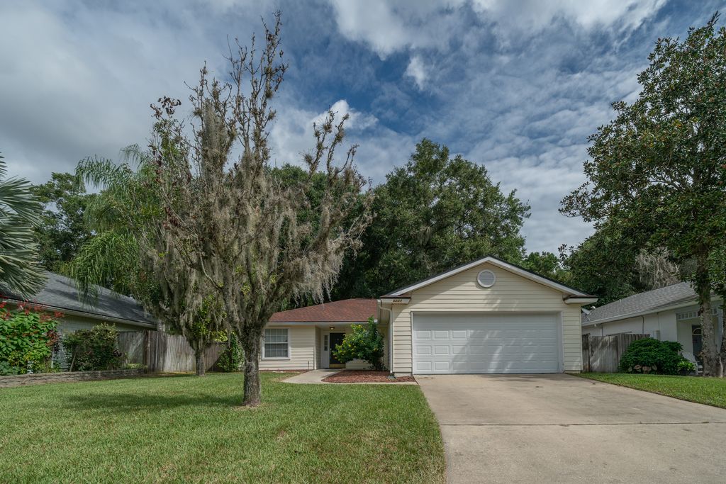 5221 Emerald Glades Ct, Jacksonville, FL 32277