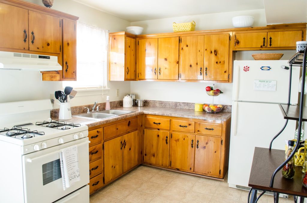 1232 Careybrook Dr, Henrico, VA 23238