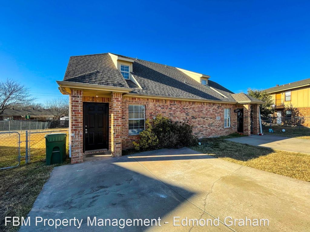 400 Kings Way Dr #B, Mansfield, TX 76063