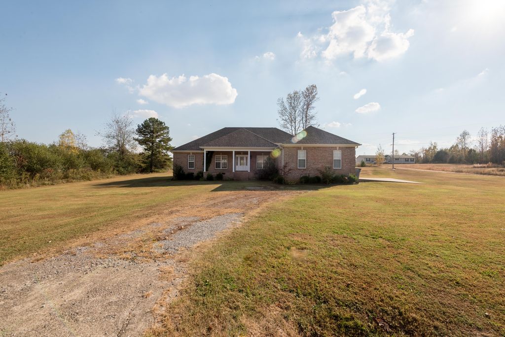 430 County Road 216, Florence, AL 35633