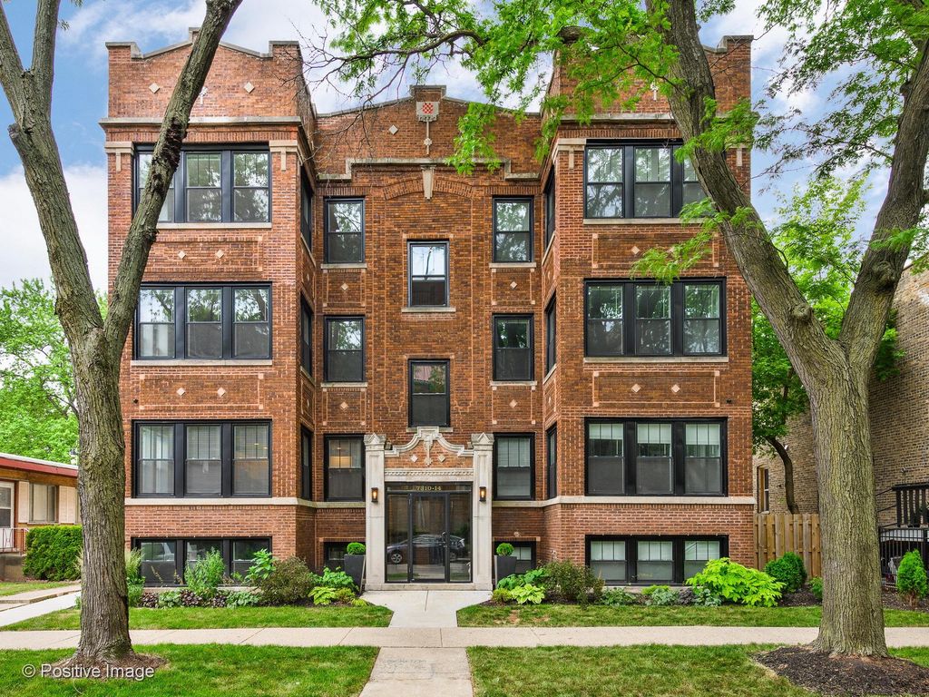 7310 N Claremont Ave #2S, Chicago, IL 60645
