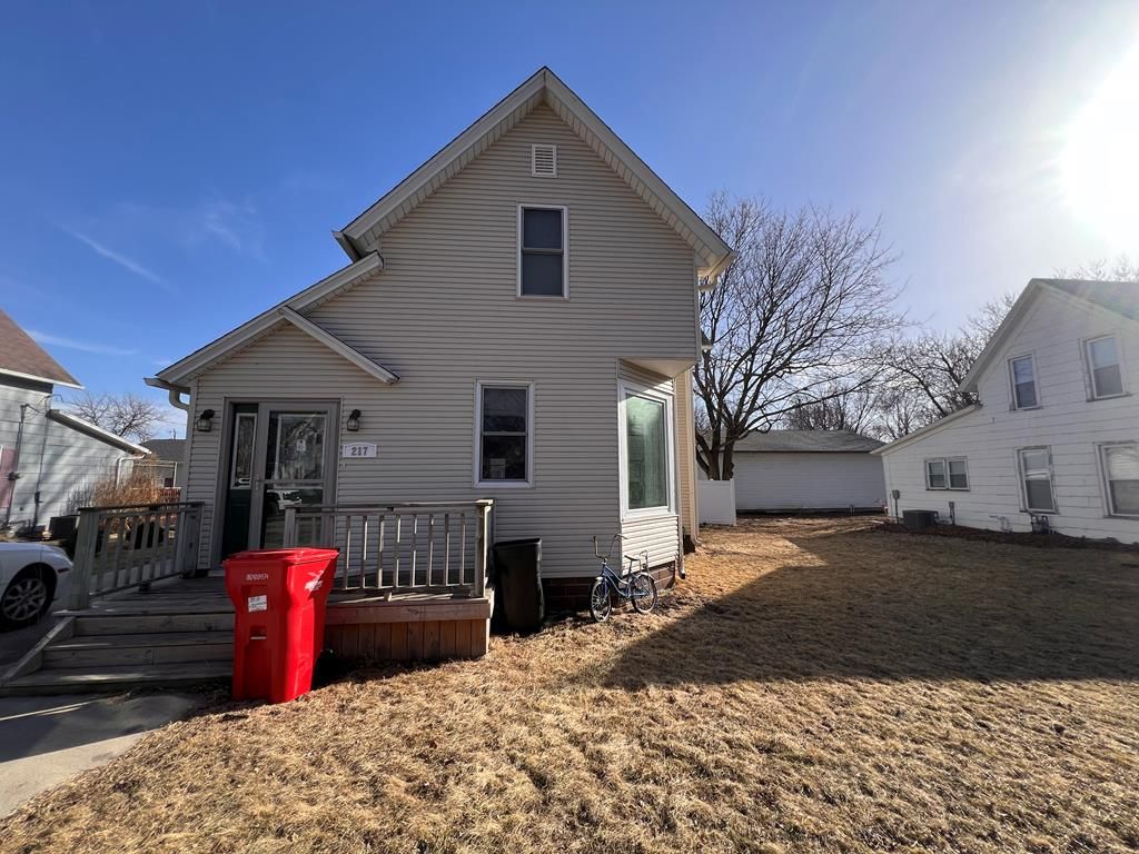 217 2nd Ave SE, Badger, IA 50516