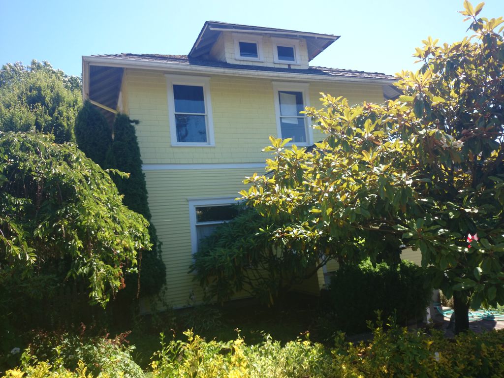315 NW 52nd St, Seattle, WA 98107