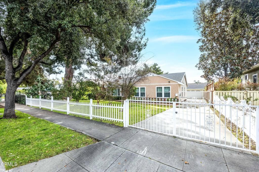 825 E. Orange Grove Blvd. Pasadena Ca 91104 978 E Orange Grove Blvd, Pasadena, CA 91104 - See Est. Value, Schools