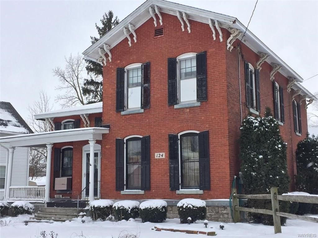 124 Park Ave, Lockport, NY 14094
