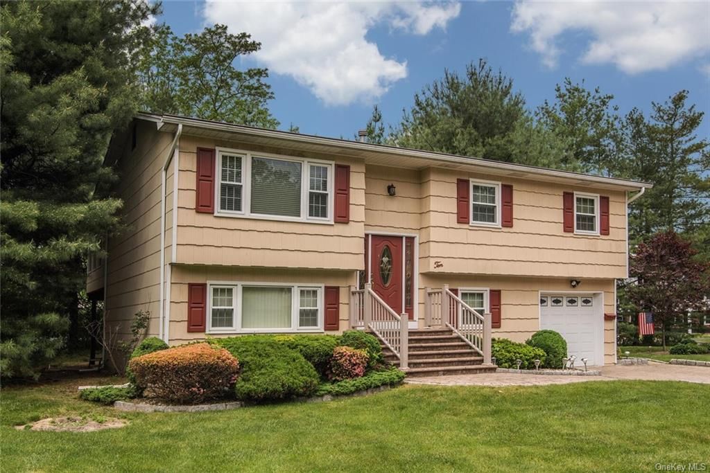 10 Glen Rose Ct, West Nyack, NY 10994