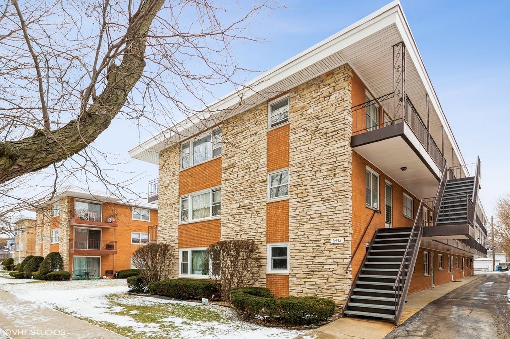5432 W Windsor Ave #1B, Chicago, IL 60630
