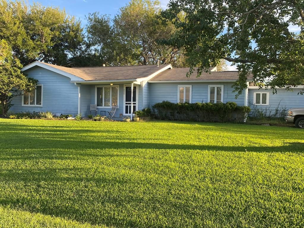 201 E Texas Ave, Palacios, TX 77465