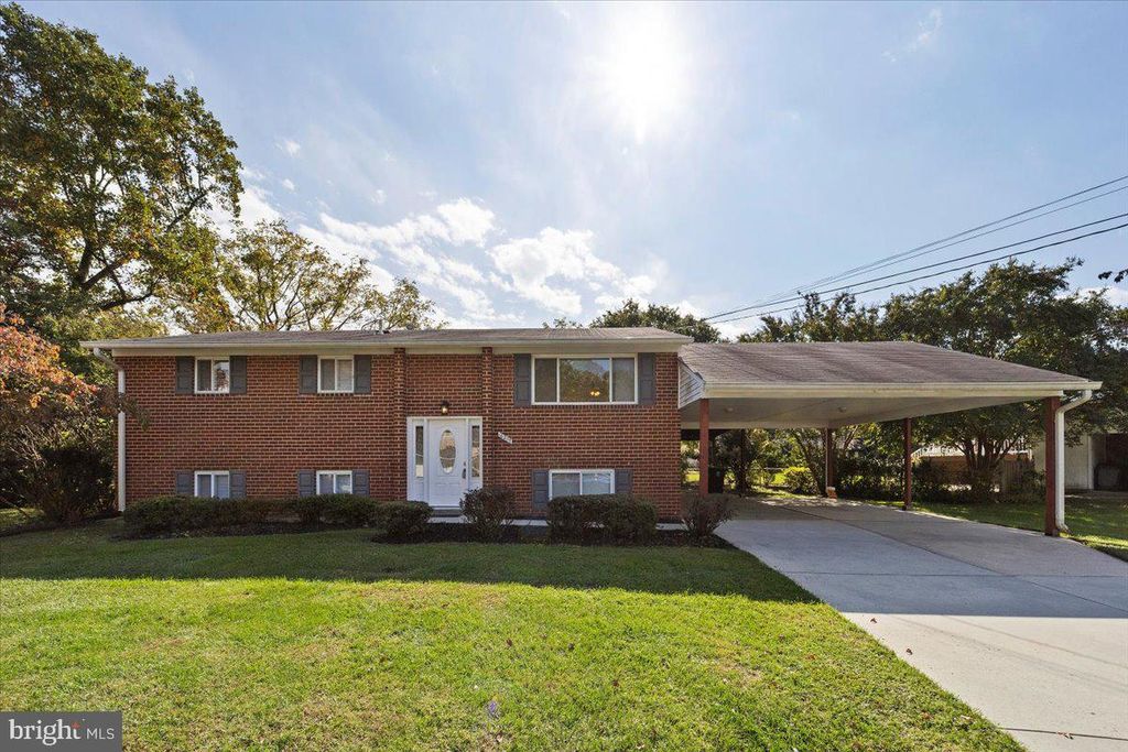 16207 Laurel Ridge Dr, Laurel, MD 20707