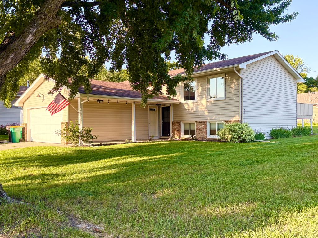 1902 Brookside Dr, Albert Lea, MN 56007