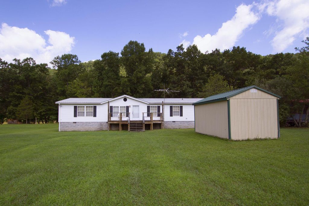 217 Red Rock Dr, Forest Hill, WV 24935