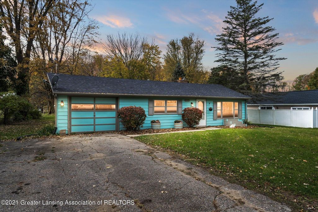 2399 N Eifert Rd, Holt, MI 48842