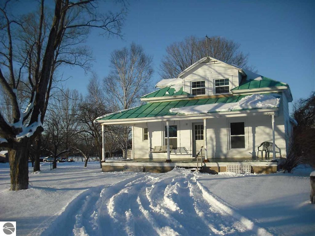 1351 Vanderlip Rd, Traverse City, MI 49686
