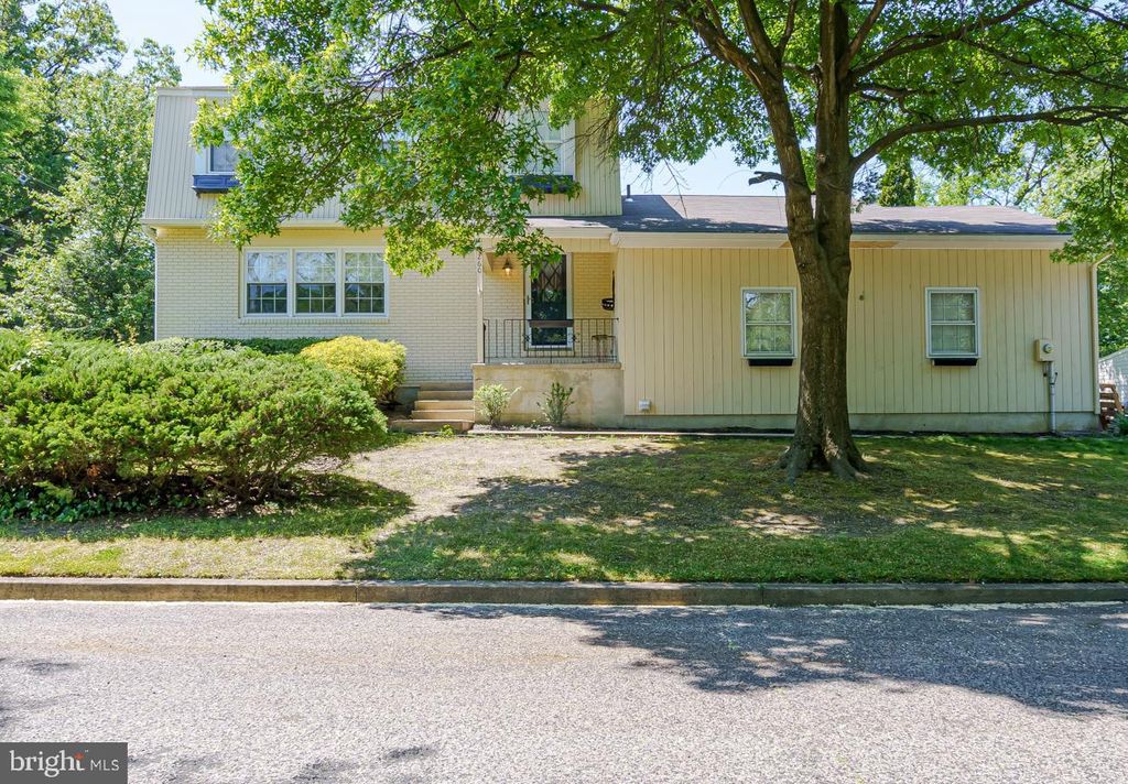 260 Village Ct, Haddonfield, NJ 08033