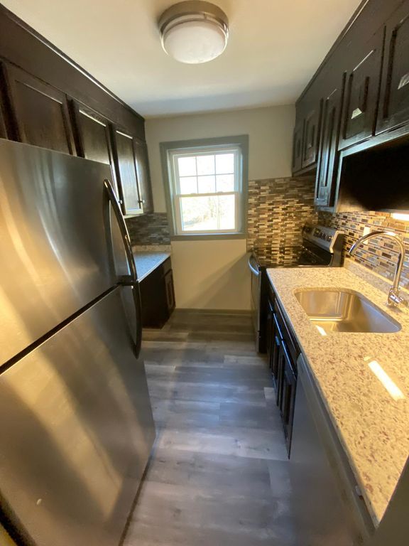 30 Hillside St, East Hartford, CT 06108