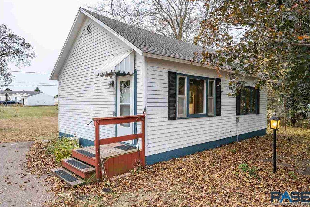 231 W Ash St, Canistota, SD 57012 Trulia