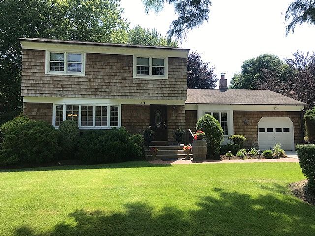 1145 Donna Dr, Mattituck, NY 11952
