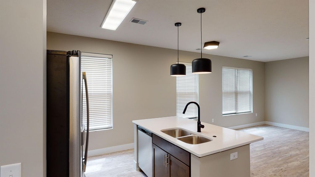 2112 University Dr #204, Kearney, NE 68845