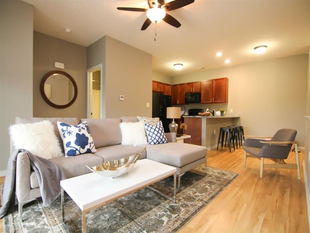 8801 Executive Woods Dr #43, Lincoln, NE 68512