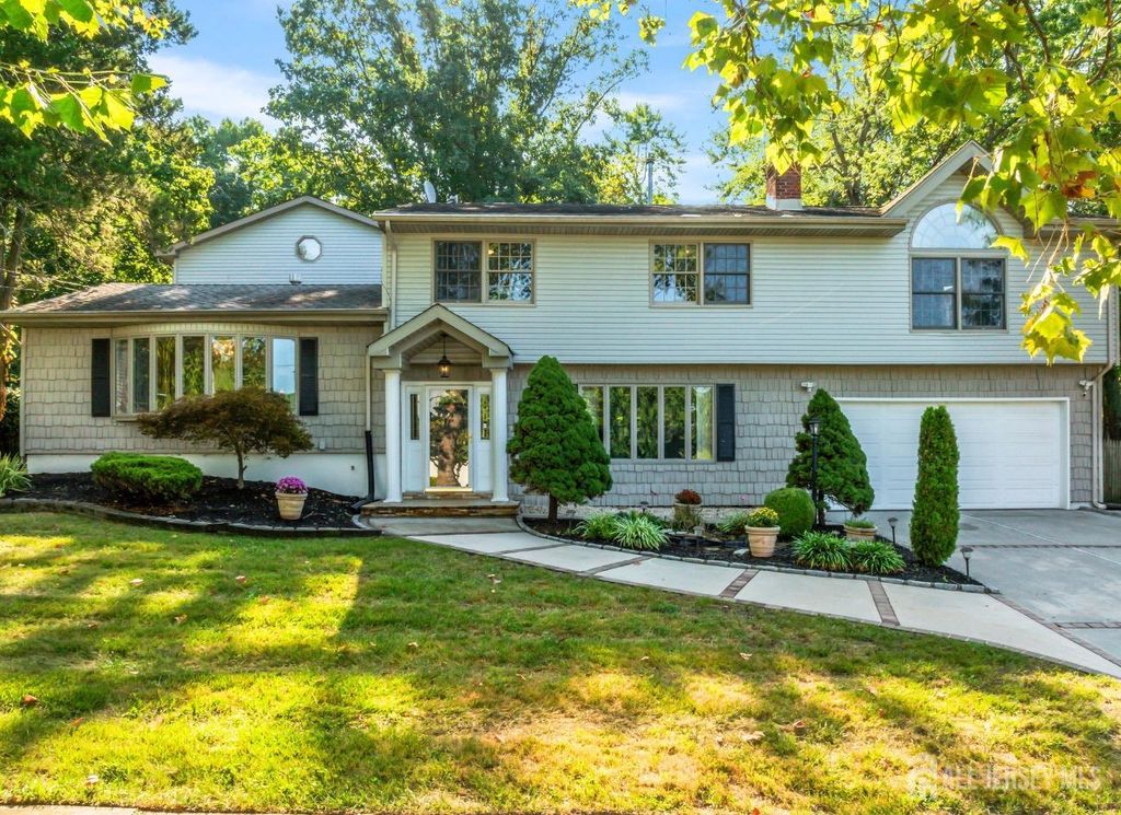 26 Agate Rd, East Brunswick, NJ 08816