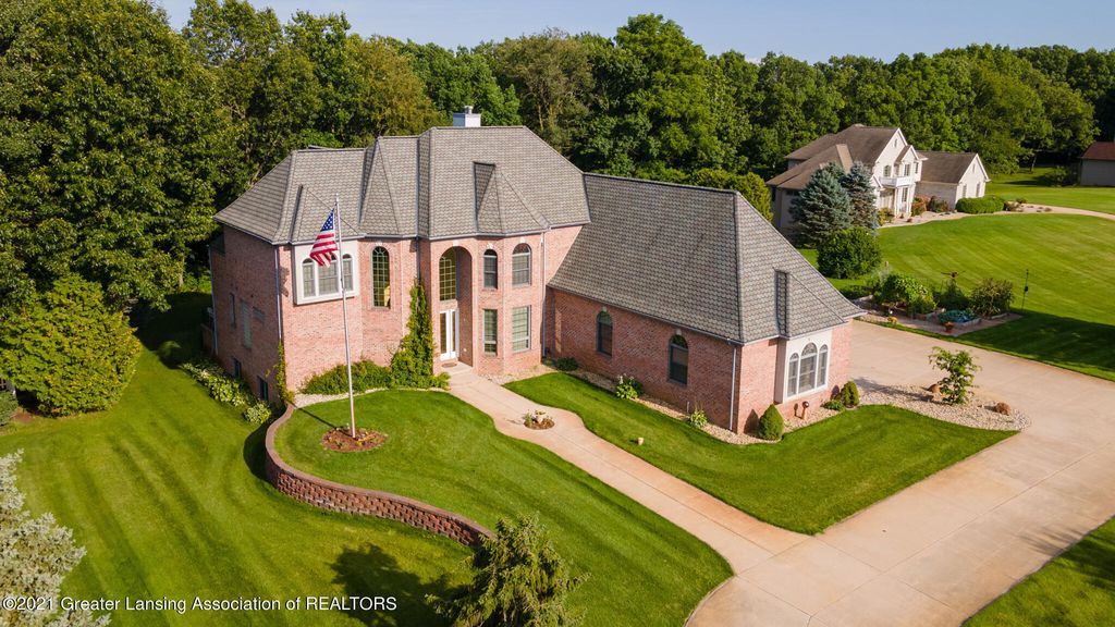 8472 Carriage Ln, Portland, MI 48875