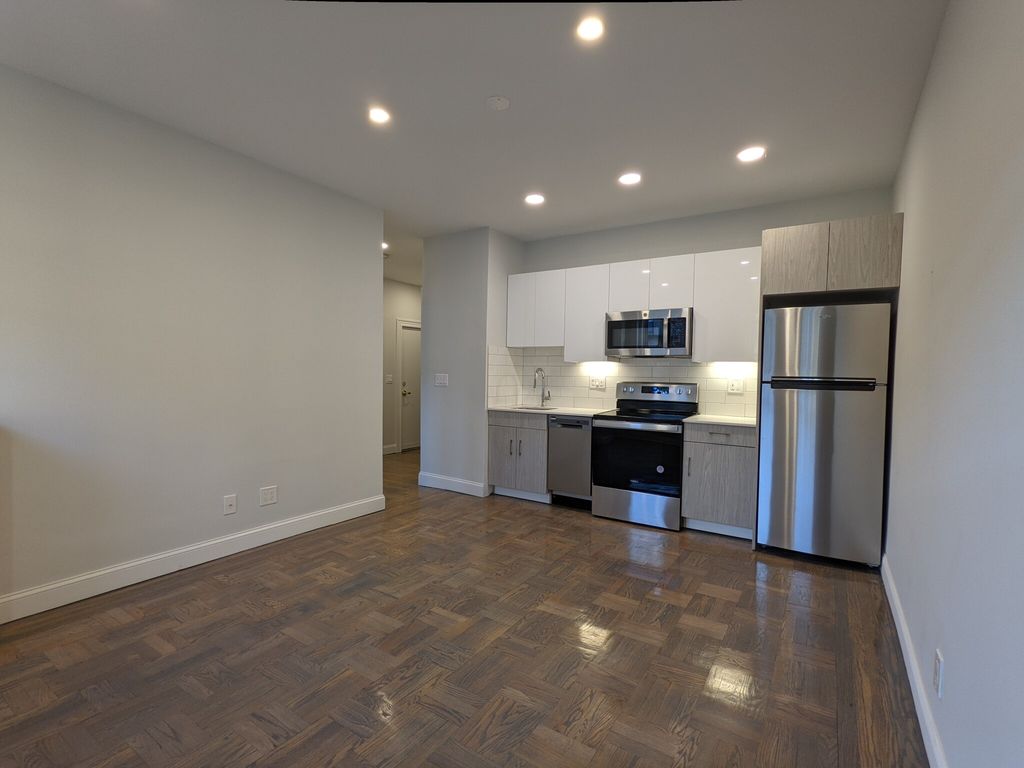 20 Queensberry St #7, Boston, MA 02215