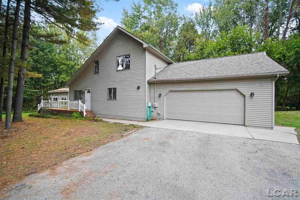 936 Miller Dr, Quincy, MI 49082