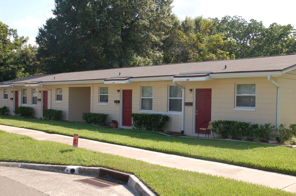  Apartments Off Almeda for Large Space