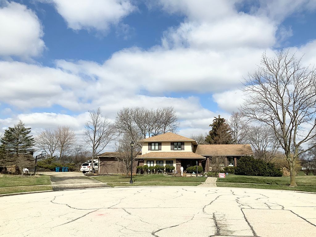 288 N Haddon Pl, Addison, IL 60101
