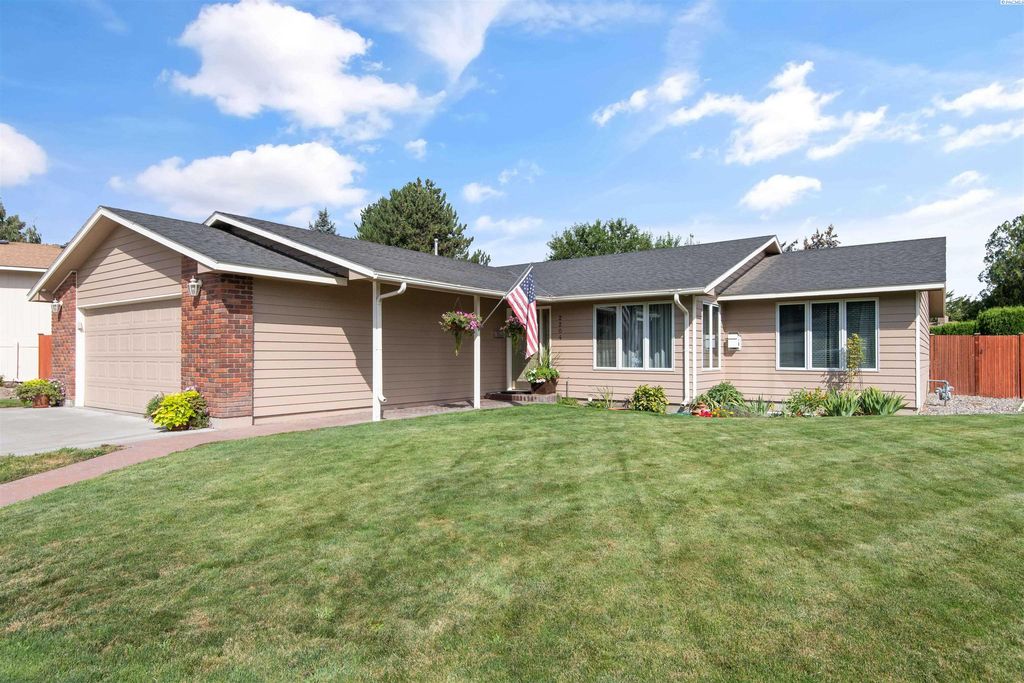 2204 S Dayton St, Kennewick, WA 99337