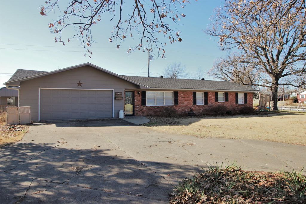 1021 Skyline Dr, Neosho, MO 3 Bed, 2 Bath SingleFamily Home 15