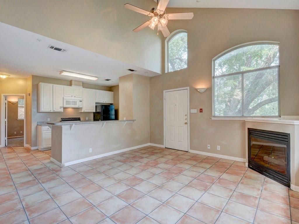 2405 Leon St #202, Austin, TX 78705