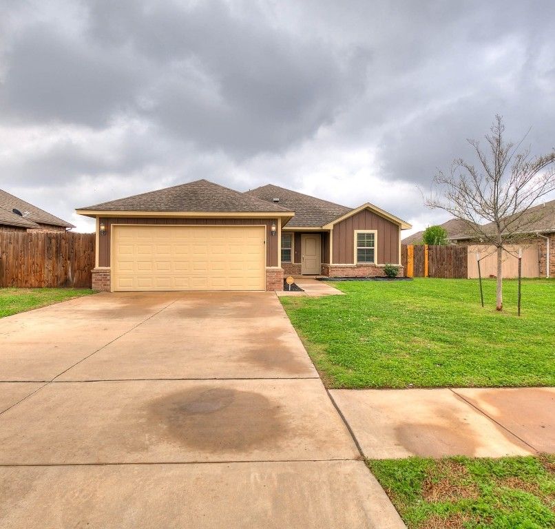 1008 SW 14th St, Moore, OK 73160