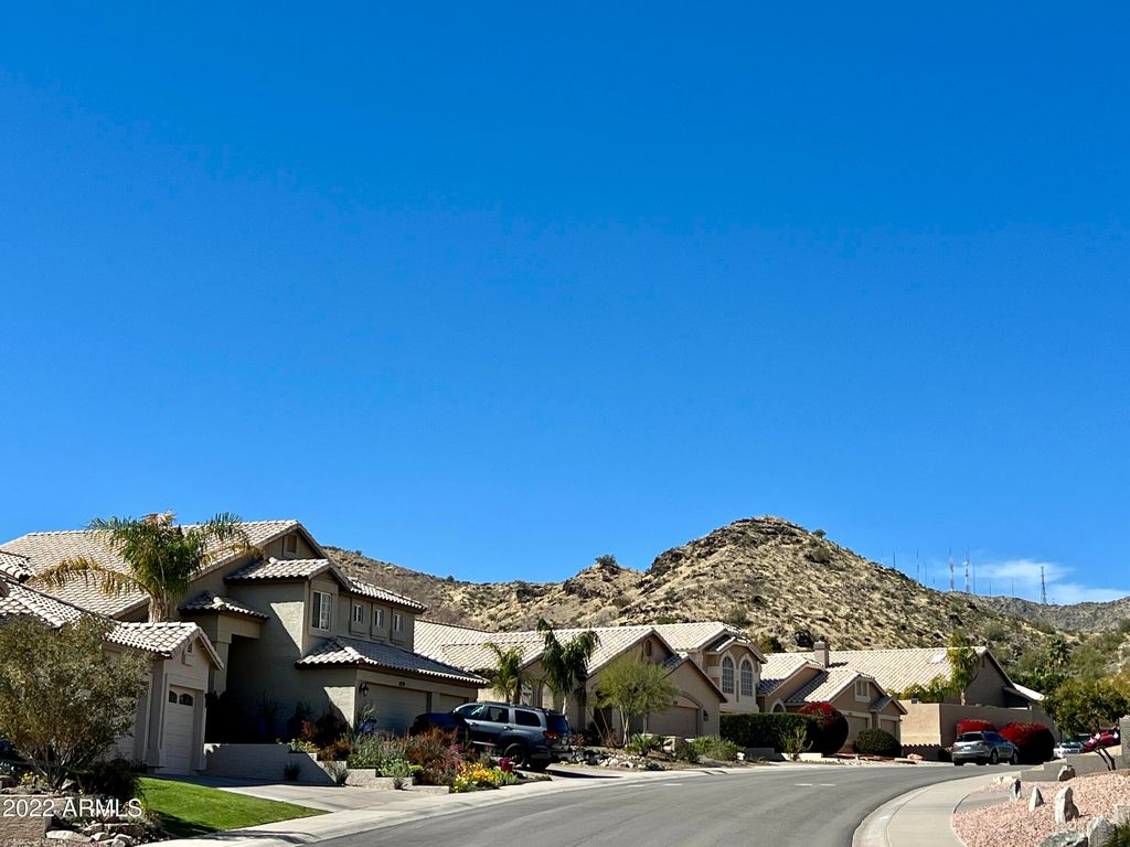 2313 E Rockledge Rd, Phoenix, AZ 85048