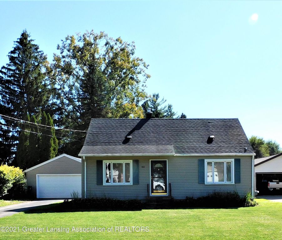 921 Brad St, Lansing, MI 48911